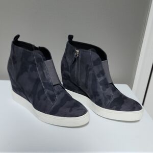 Women's Gray Camouflage Wedge Sneakers